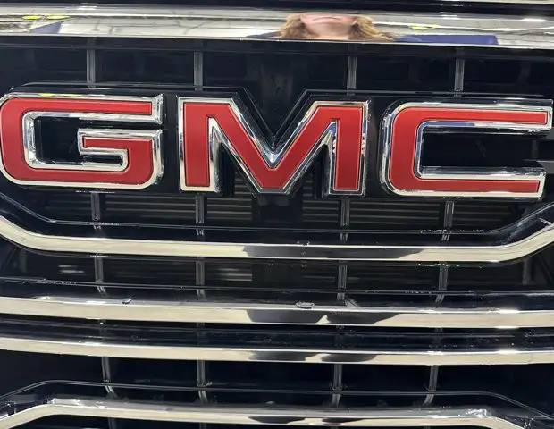 2026 GMC Sierra 1500 SLT - Photo 6