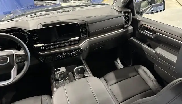 2026 GMC Sierra 1500 SLT - Photo 11