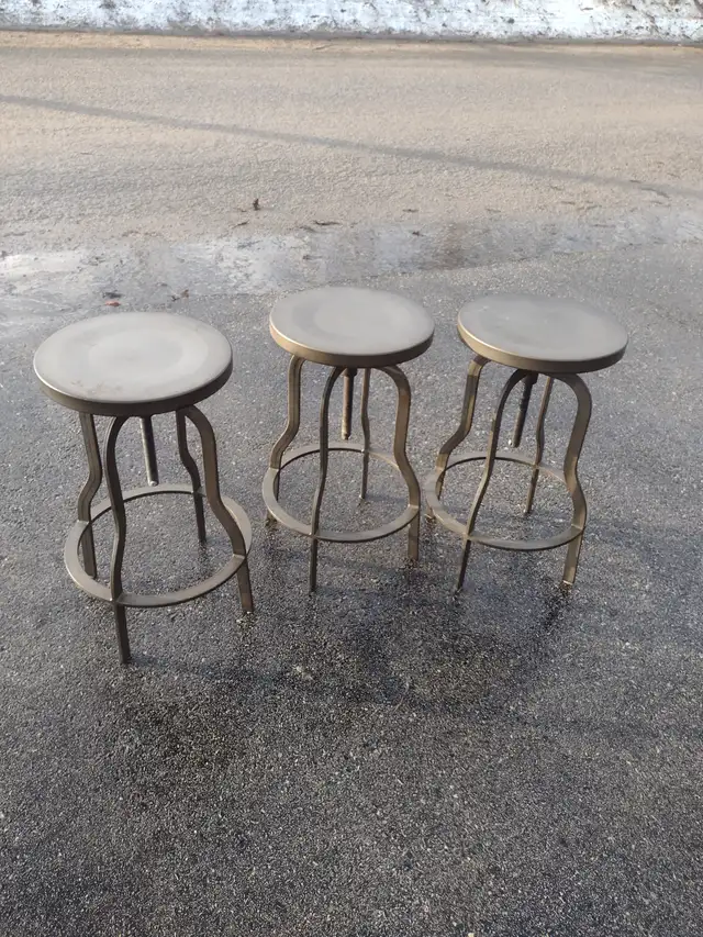 3 heavy duty metal swivel adjustable stools - Photo 2