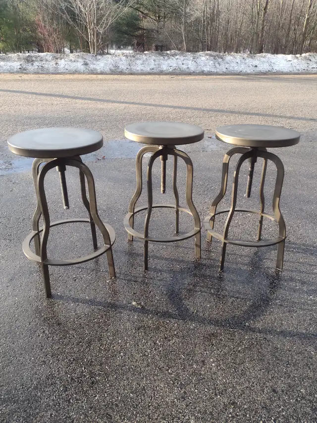 3 heavy duty metal swivel adjustable stools - Photo 5
