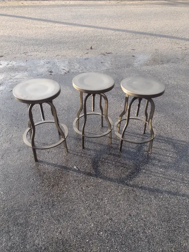 3 heavy duty metal swivel adjustable stools - Photo 9