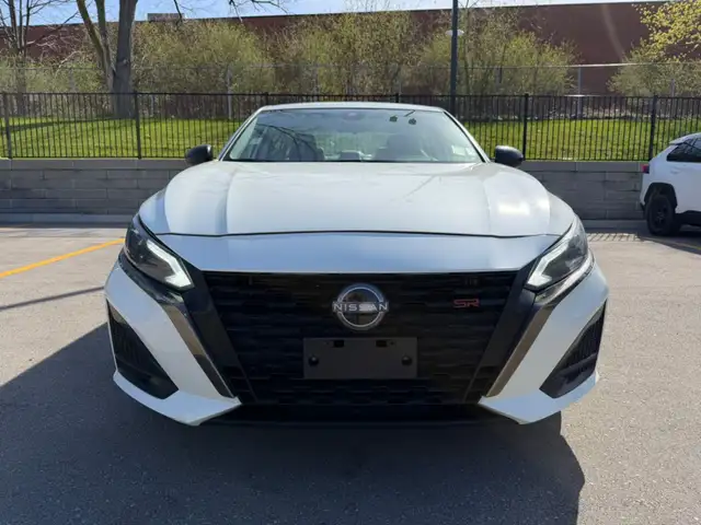 2023 Nissan Altima SR AWD - Photo 2