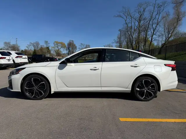 2023 Nissan Altima SR AWD - Photo 3