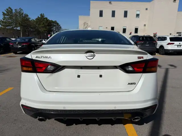 2023 Nissan Altima SR AWD - Photo 4