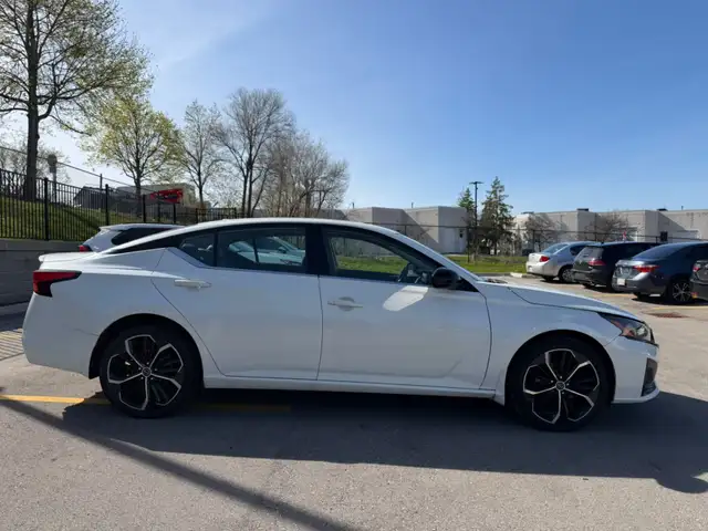 2023 Nissan Altima SR AWD - Photo 5