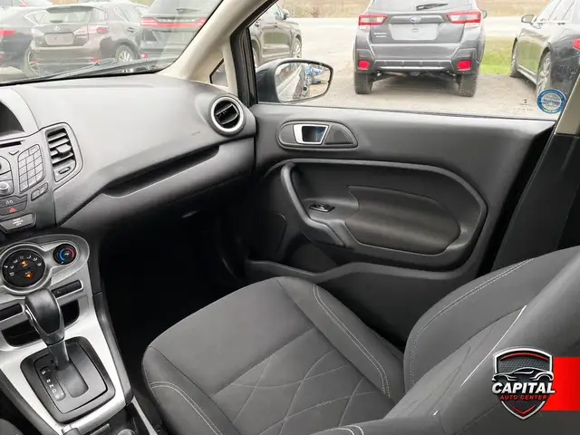 2014 Ford Fiesta SE - Photo 11