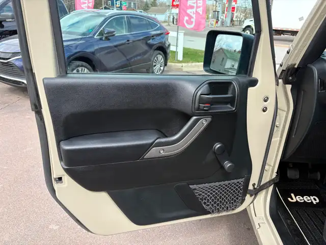 2017 Jeep Wrangler Sport 4x4! AC! 6-Speed Manual! - Photo 11