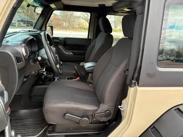 2017 Jeep Wrangler Sport 4x4! AC! 6-Speed Manual! - Photo 12