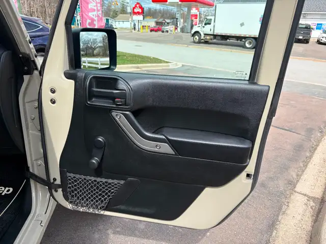 2017 Jeep Wrangler Sport 4x4! AC! 6-Speed Manual! - Photo 17