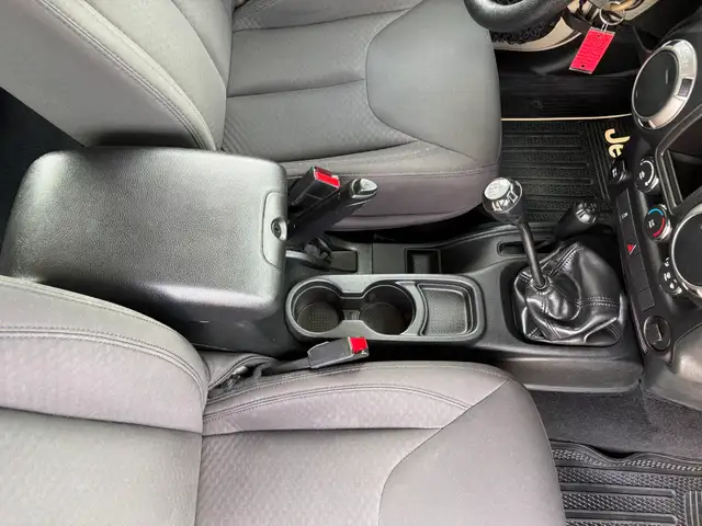 2017 Jeep Wrangler Sport 4x4! AC! 6-Speed Manual! - Photo 19