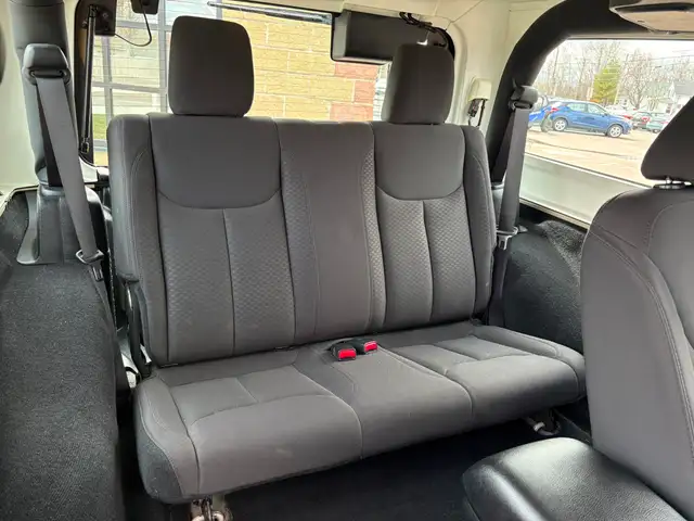 2017 Jeep Wrangler Sport 4x4! AC! 6-Speed Manual! - Photo 20