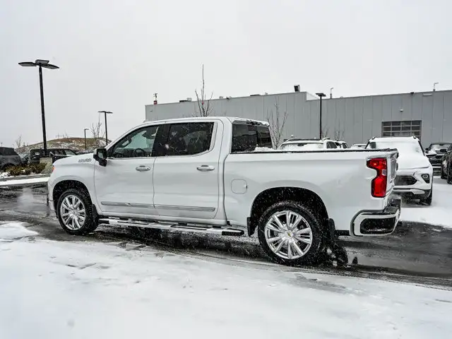 2024 Chevrolet Silverado 1500 High Country Premium 5.3L Max Tow - Photo 10