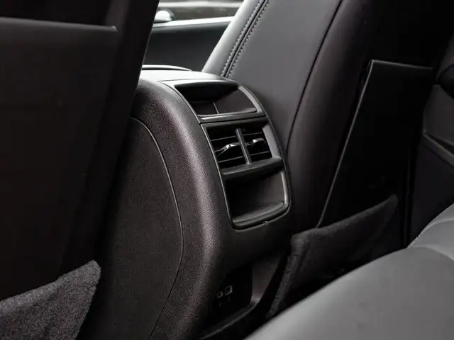 2024 Cadillac XT5 AWD Sport - Photo 17