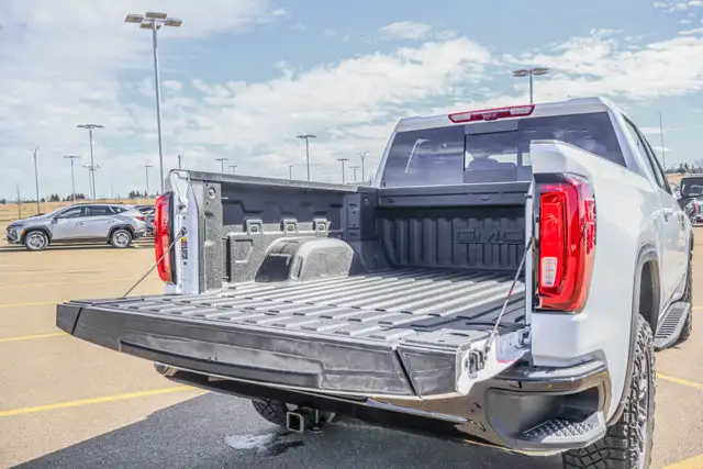 2026 GMC Sierra 1500 AT4X - Photo 8