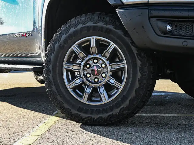 2026 GMC Sierra 1500 AT4X - Photo 9