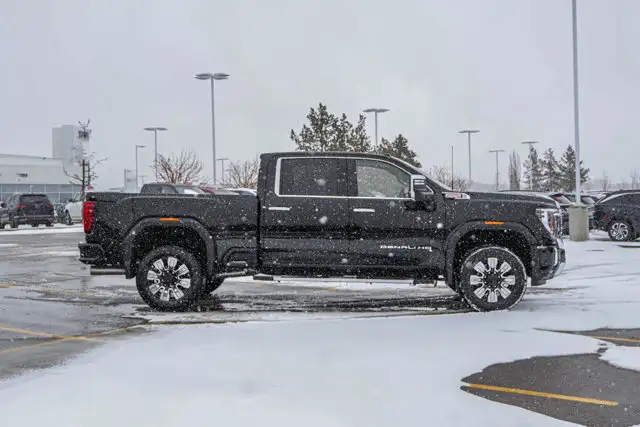 2026 GMC Sierra 3500HD Denali - Photo 10