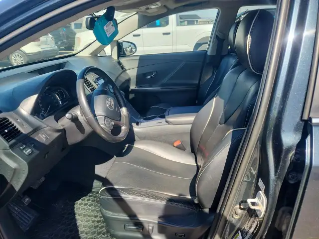 2013 Toyota Venza AWD/V6 - Photo 3