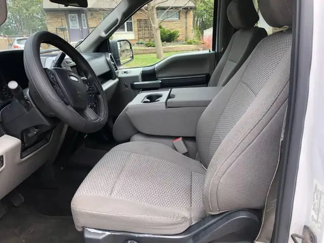2017 FORD F-150 XLT | 4WD | CLEAN CARFAX | MUST SEE - Photo 5