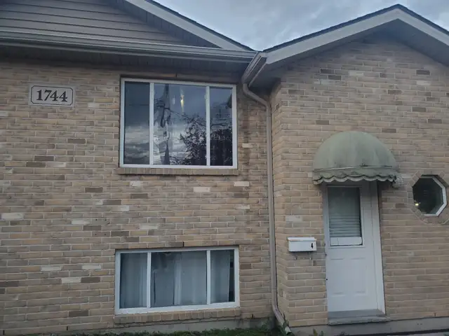 South Windsor Upper 2bd in 4-Plex w/5 appliances Available Immed - Photo 2