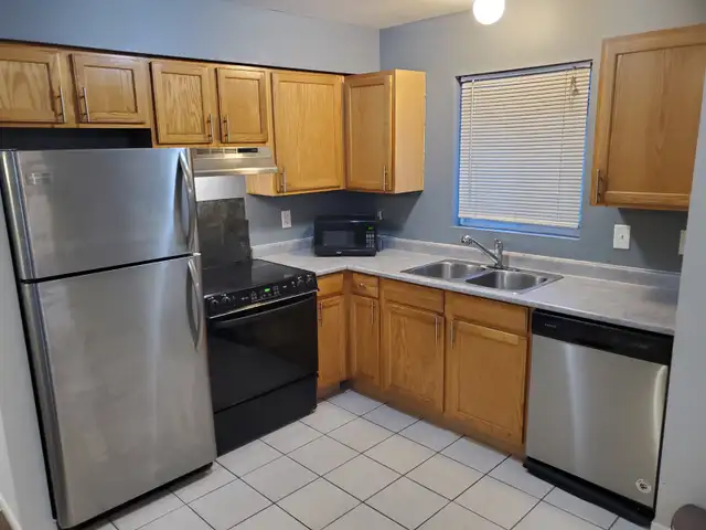 South Windsor Upper 2bd in 4-Plex w/5 appliances Available Immed - Photo 9