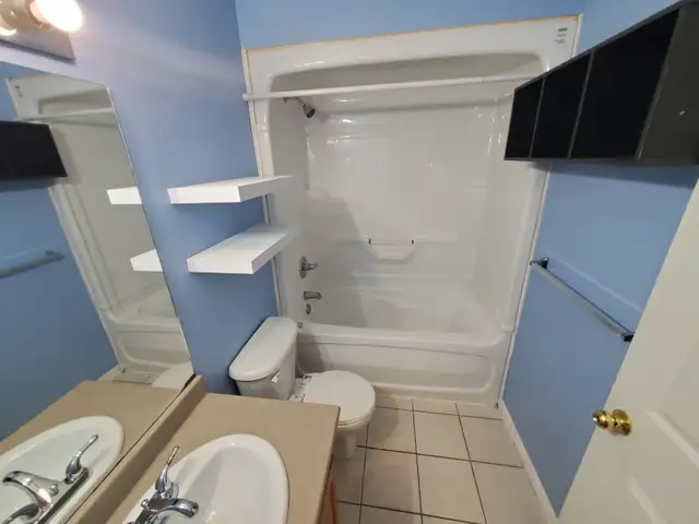 South Windsor Upper 2bd in 4-Plex w/5 appliances Available Immed - Photo 14