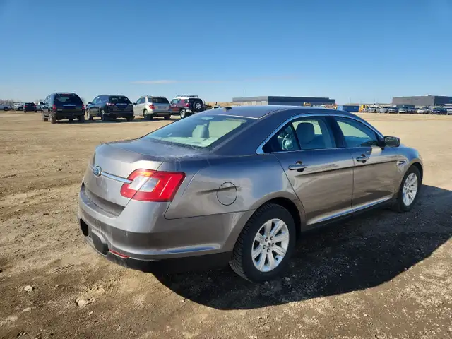 2011 Ford Taurus - Photo 3