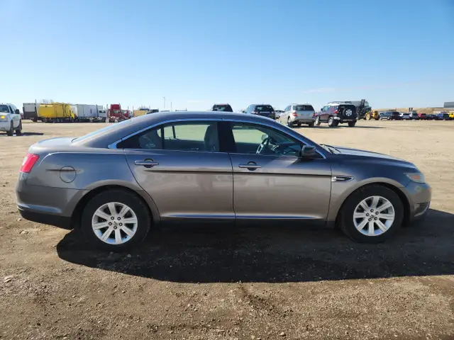 2011 Ford Taurus - Photo 7