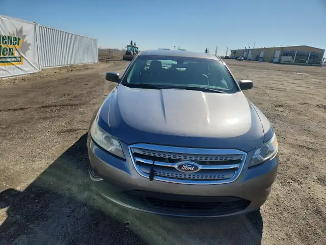2011 Ford Taurus - Photo 8