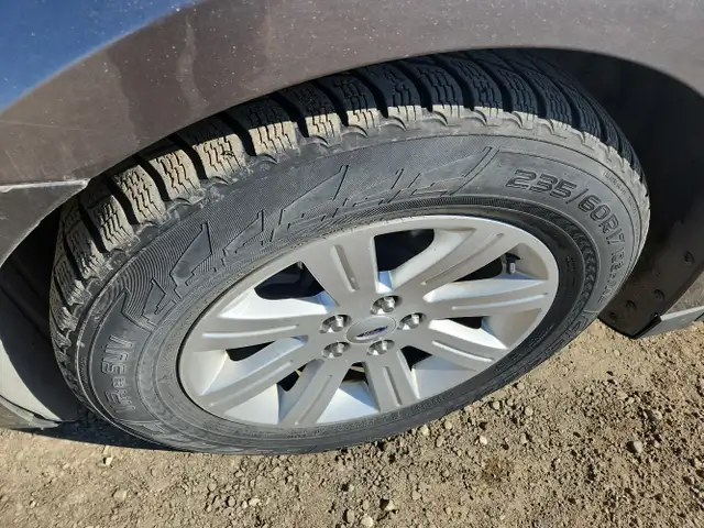 2011 Ford Taurus - Photo 9