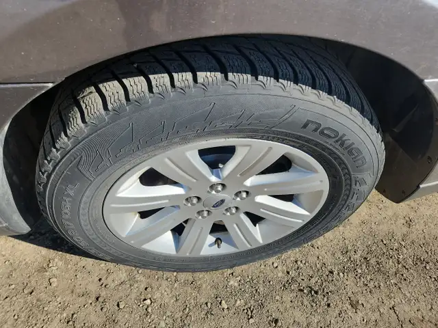 2011 Ford Taurus - Photo 10