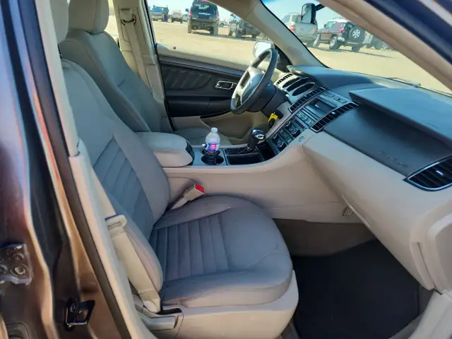 2011 Ford Taurus - Photo 17