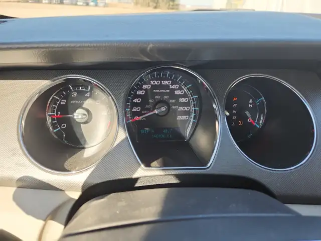 2011 Ford Taurus - Photo 19
