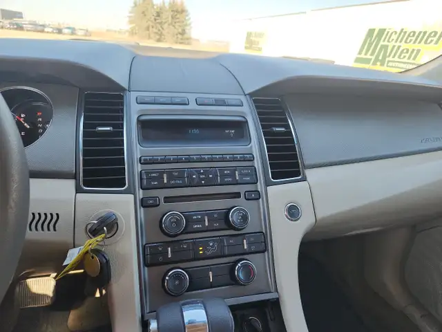 2011 Ford Taurus - Photo 20