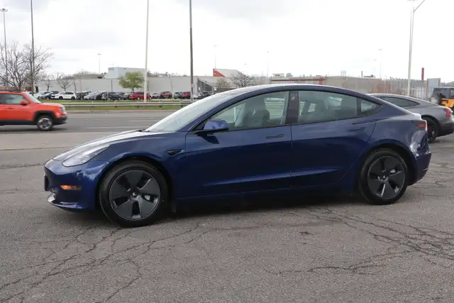 2022 Tesla Model 3 - Photo 3