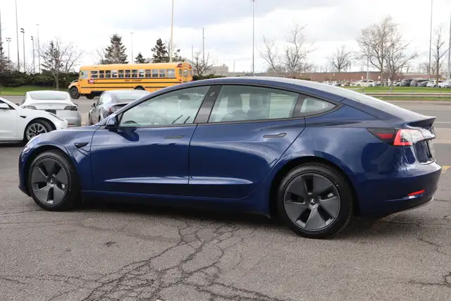 2022 Tesla Model 3 - Photo 5