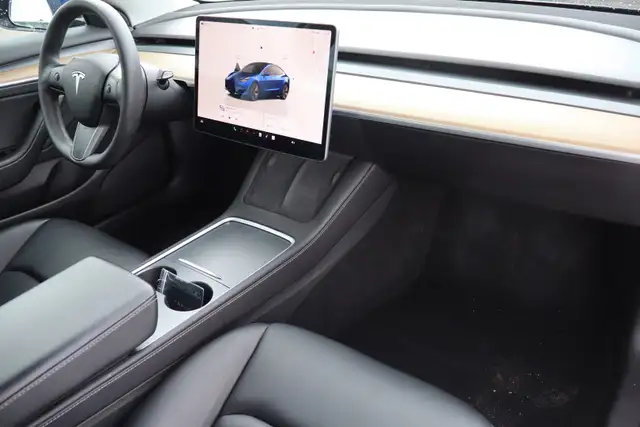 2022 Tesla Model 3 - Photo 11