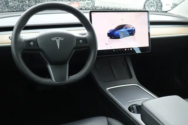 2022 Tesla Model 3 - Photo 12