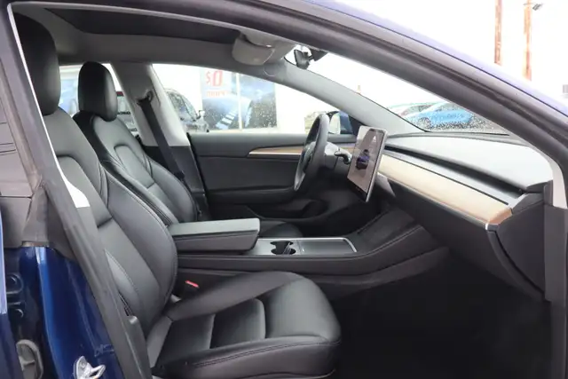 2022 Tesla Model 3 - Photo 13