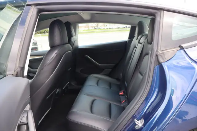 2022 Tesla Model 3 - Photo 15