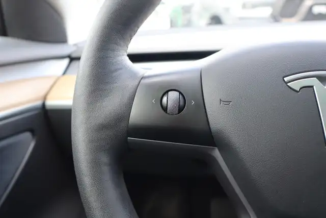 2022 Tesla Model 3 - Photo 18