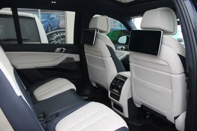 2019 BMW X7 - Photo 16