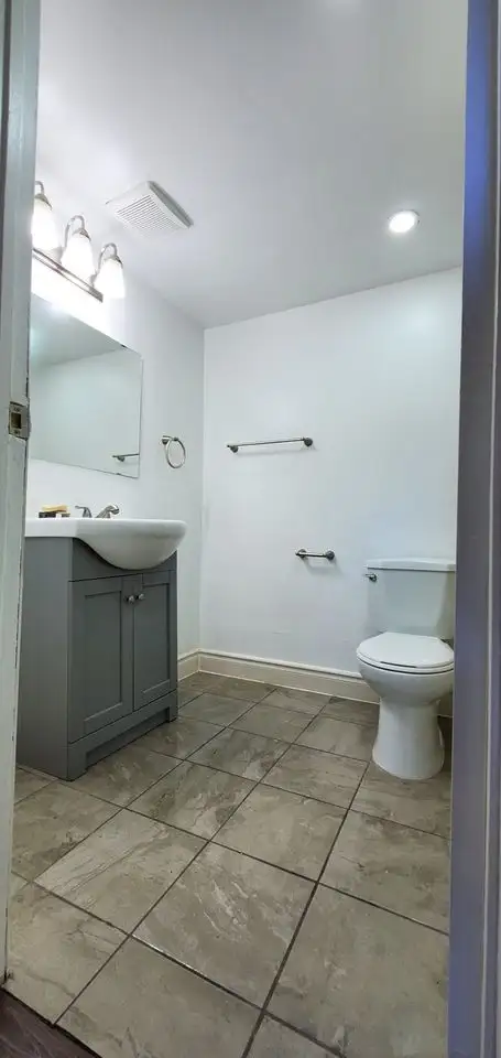 2bed. Basement Newmarket - Photo 2