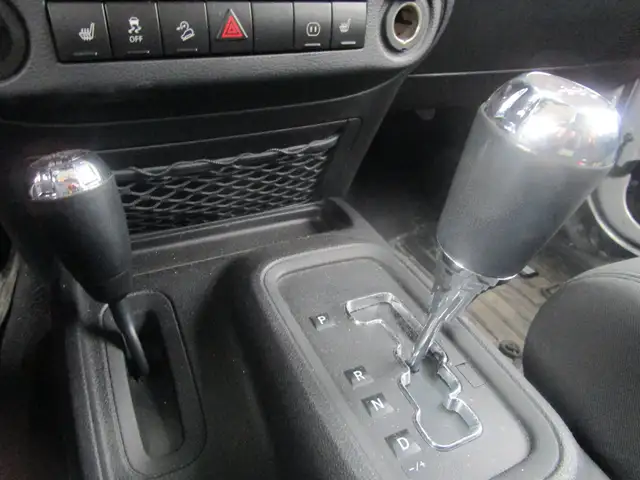 Jeep Wrangler Unlimited 4WD 4dr Sahara 2 TOIT 139000KM INSPECTE - Photo 3
