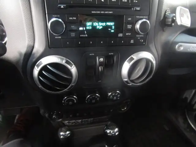 Jeep Wrangler Unlimited 4WD 4dr Sahara 2 TOIT 139000KM INSPECTE - Photo 5