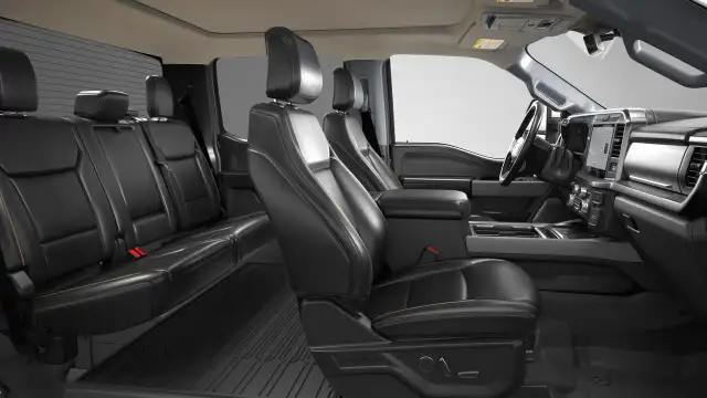 2026 Ford SuperDuty F-350® Lariat® - Photo 6