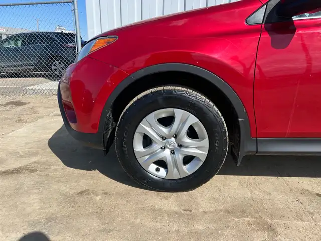 2015 Toyota RAV4 LE AWD | Remote Start | Heated Seats - Photo 10