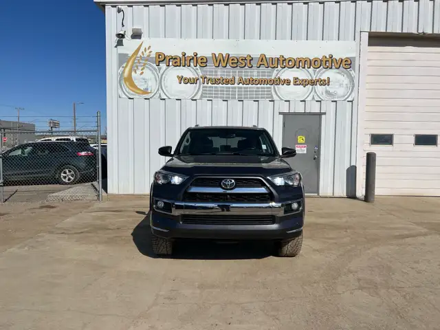 2016 Toyota 4Runner SR5 4WD | Sunroof | Reverse Camera - Photo 2
