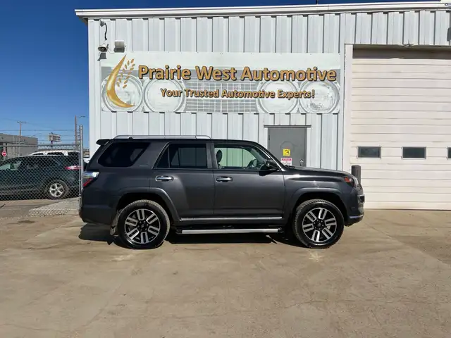 2016 Toyota 4Runner SR5 4WD | Sunroof | Reverse Camera - Photo 4