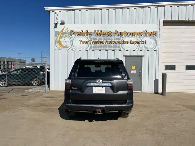 2016 Toyota 4Runner SR5 4WD | Sunroof | Reverse Camera - Photo 6