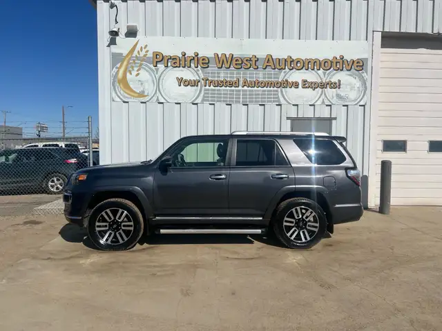 2016 Toyota 4Runner SR5 4WD | Sunroof | Reverse Camera - Photo 8